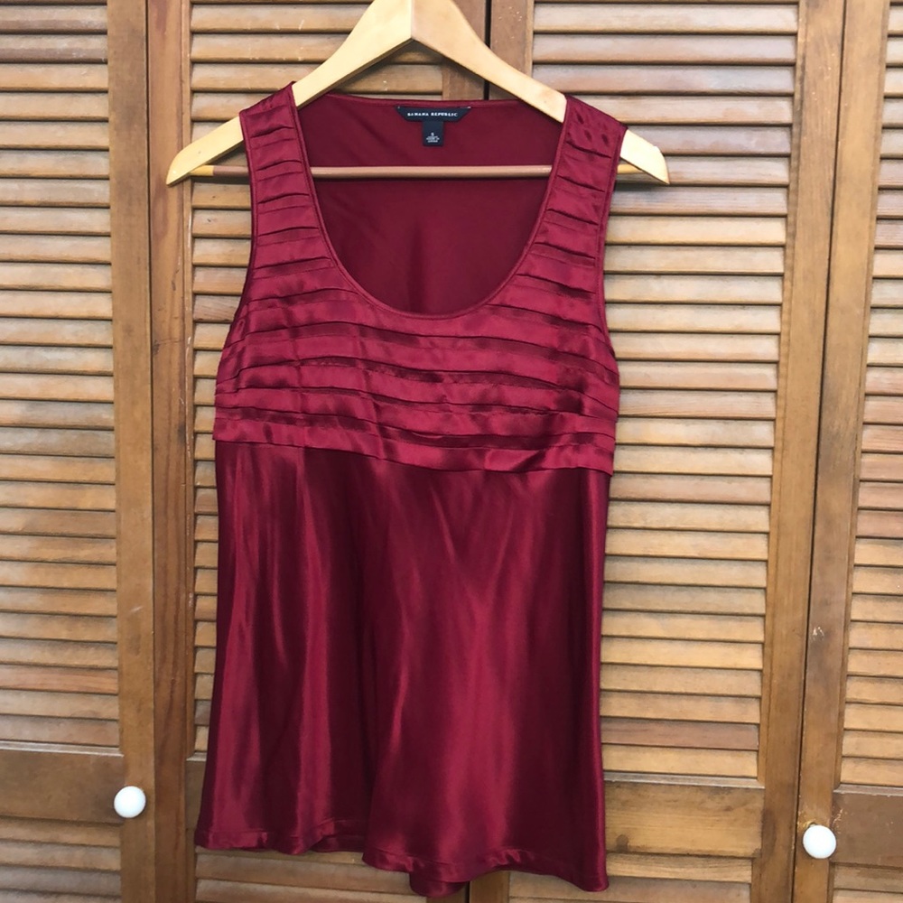 Banana Republic silk sleeves top w/pleates